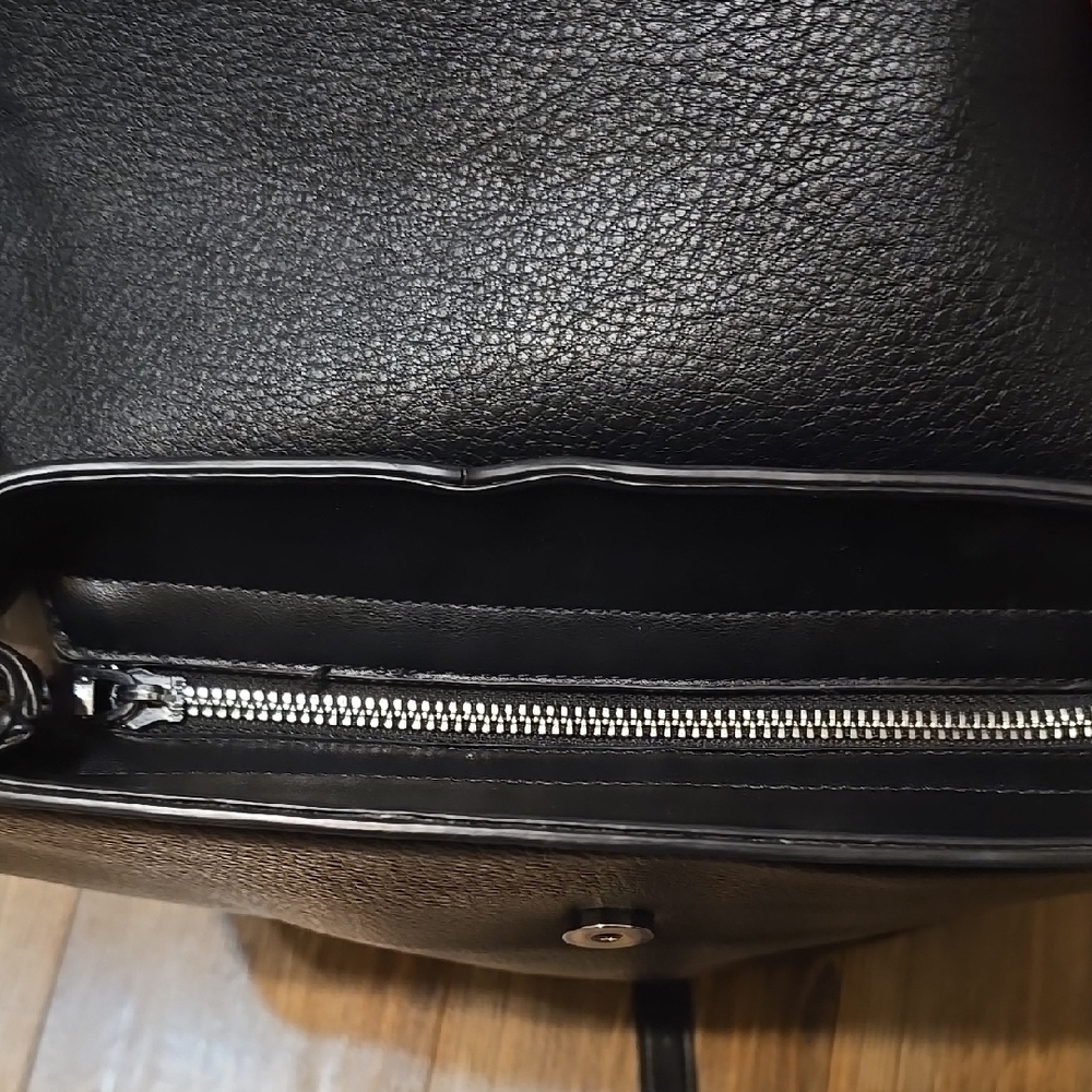 π£ Black Leather Backpack - Picture 5 of 6